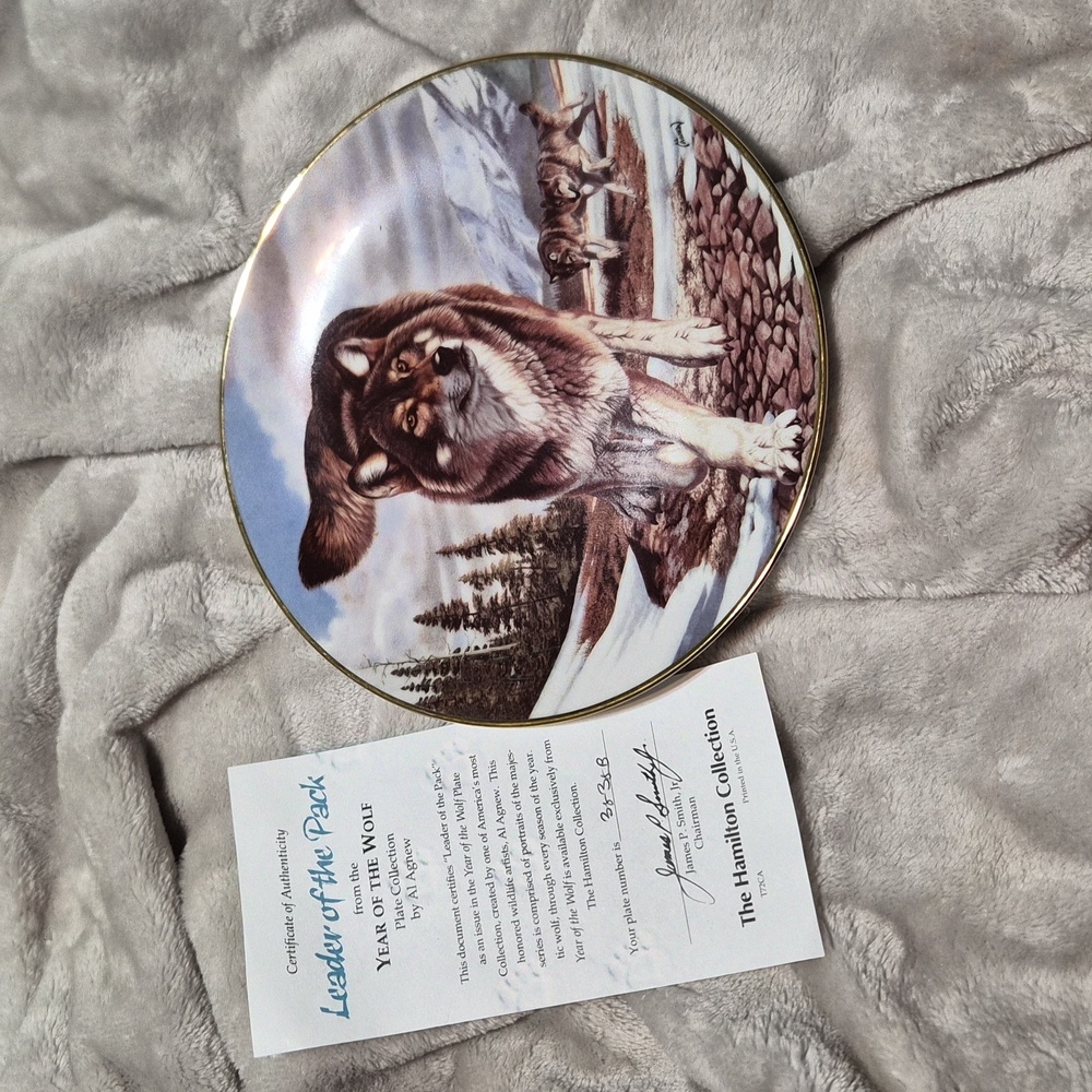 'Leader of the Pack' Wolf Plate